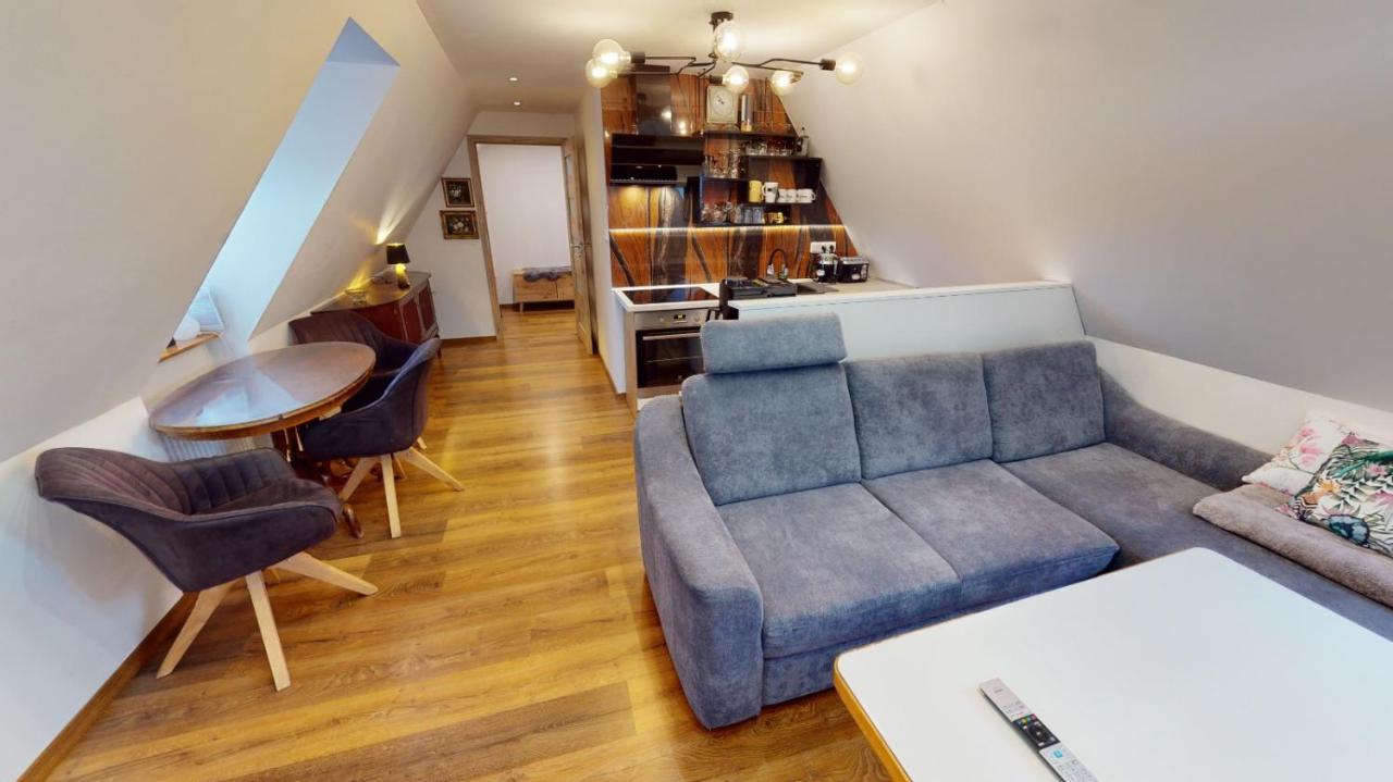 Apartman Atelier Vary V Nove Zrekonstruovanem Dome كارلوفي فاري المظهر الخارجي الصورة